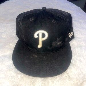 🫧 🖤 🫧 Philadelphia Phillies Black 59FIFTY Cap - Size 7 3/4 - Needs Wash 🫧🖤✨
